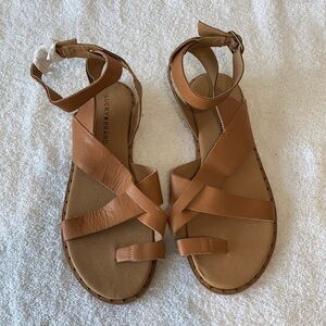 NWOT Lucky Brand Women's Farran Flat Sandal Size 8.5